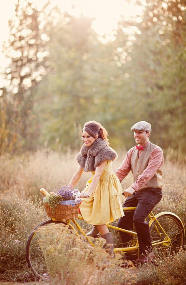 The New Trend for Stylish Couples?! Engagement Photos Taken on Bicycles Are Stunning ♡にて紹介している画像