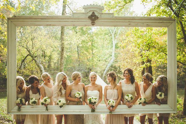 Creative Ways to Use Picture Frames: DIY Stylish Wedding Decor!にて紹介している画像