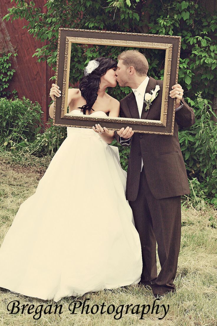 Creative Ways to Use Picture Frames: DIY Stylish Wedding Decor!にて紹介している画像