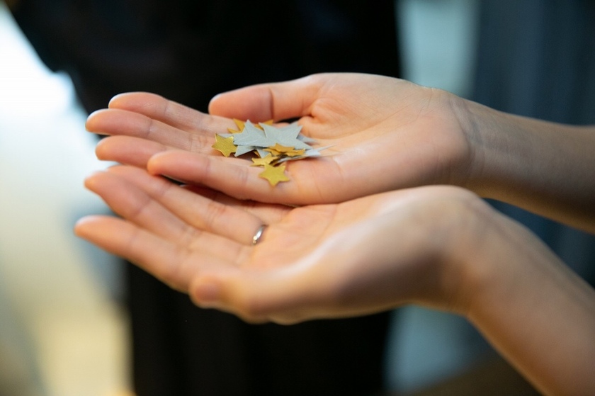 Not Just Flowers! A Collection of Unique and Colorful Cute Paper Shower Ideas ♡にて紹介している画像