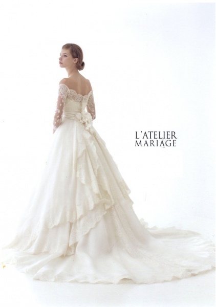 Timeless Beauty: The Adorably Exquisite Dresses of L'Atelier Mariage Mastering Classic Elegance ♡にて紹介している画像