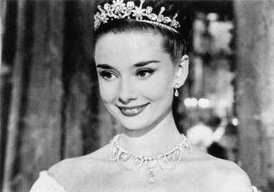 Timeless Beauty: The Adorably Exquisite Dresses of L'Atelier Mariage Mastering Classic Elegance ♡にて紹介している画像