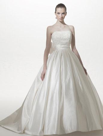 Timeless Beauty: The Adorably Exquisite Dresses of L'Atelier Mariage Mastering Classic Elegance ♡にて紹介している画像