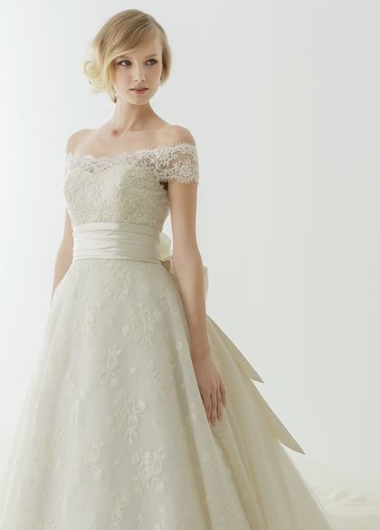 Timeless Beauty: The Adorably Exquisite Dresses of L'Atelier Mariage Mastering Classic Elegance ♡にて紹介している画像