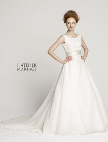 Timeless Beauty: The Adorably Exquisite Dresses of L'Atelier Mariage Mastering Classic Elegance ♡にて紹介している画像