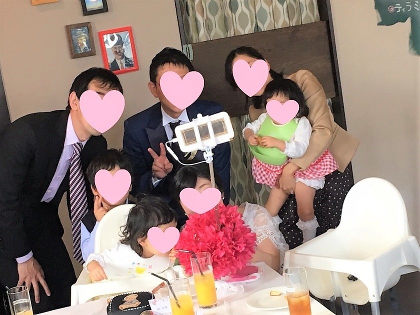 これは発明!造花ブーケから自撮り棒がニョッキリ伸びる《自撮りブーケ》の作り方にて紹介している画像