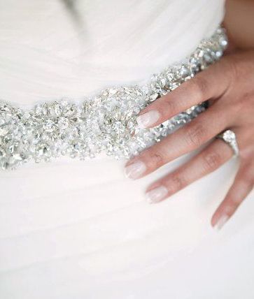 Sparkling Bijou Sash Belts: Adorn Your Waist with Jewels for a Radiant Bride ♡にて紹介している画像
