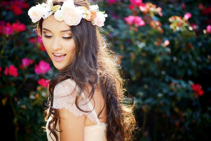 Cute Hairstyles Featuring Flowers ♡にて紹介している画像