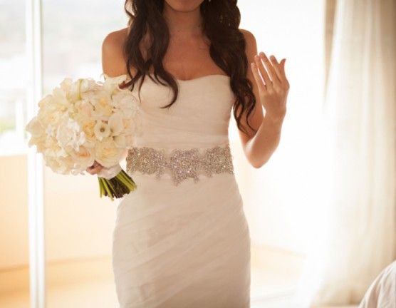 Sparkling Bijou Sash Belts: Adorn Your Waist with Jewels for a Radiant Bride ♡にて紹介している画像