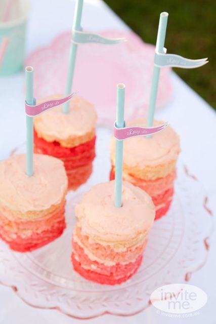 "Fantasy in Gradation: The Dreamy and Adorable 'Ombre Cake' Trend"にて紹介している画像