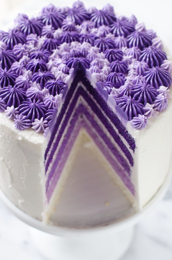 "Fantasy in Gradation: The Dreamy and Adorable 'Ombre Cake' Trend"にて紹介している画像