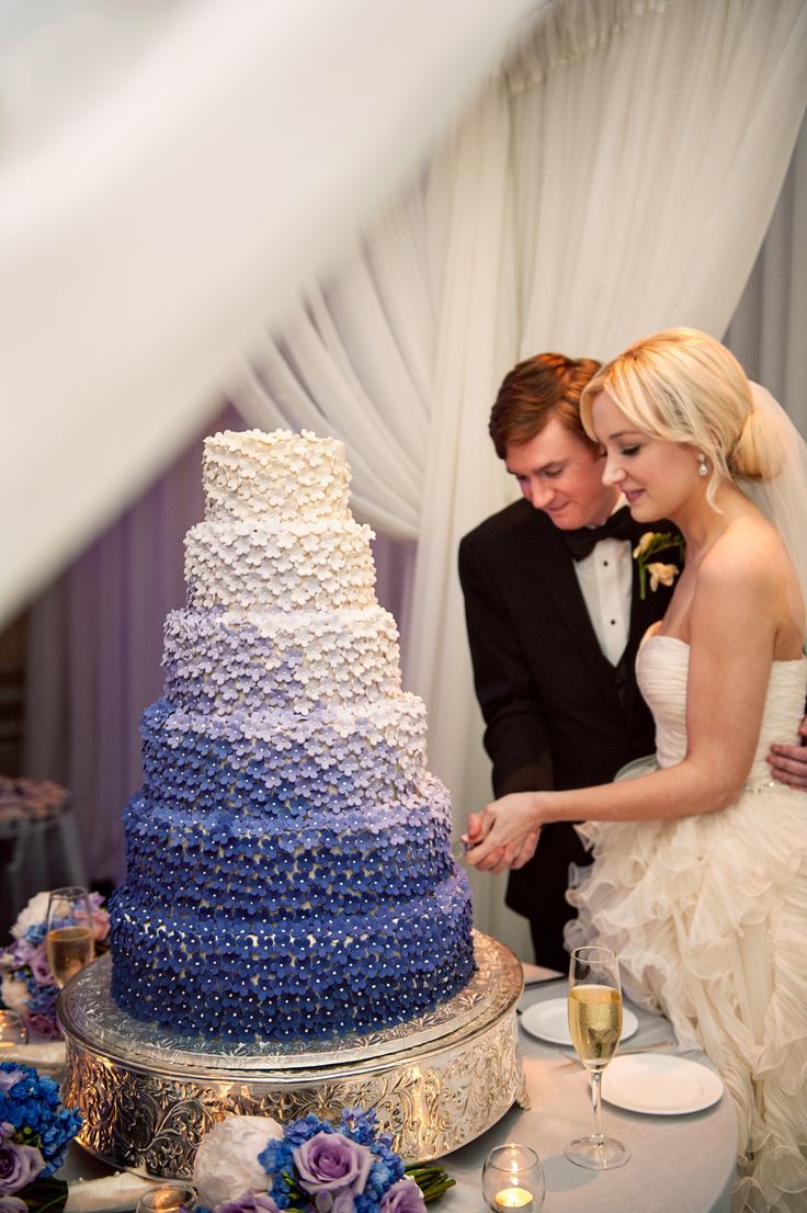 "Fantasy in Gradation: The Dreamy and Adorable 'Ombre Cake' Trend"にて紹介している画像