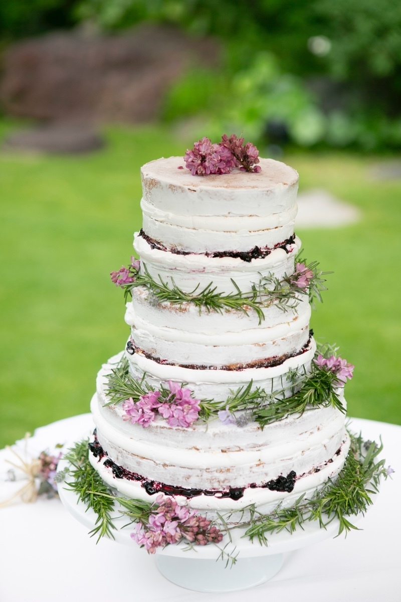 More Rustic and Wild than Cute! Trendy Naked Cake Designs That Capture Attention ♡にて紹介している画像
