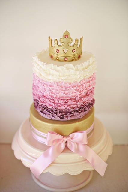 "Fantasy in Gradation: The Dreamy and Adorable 'Ombre Cake' Trend"にて紹介している画像