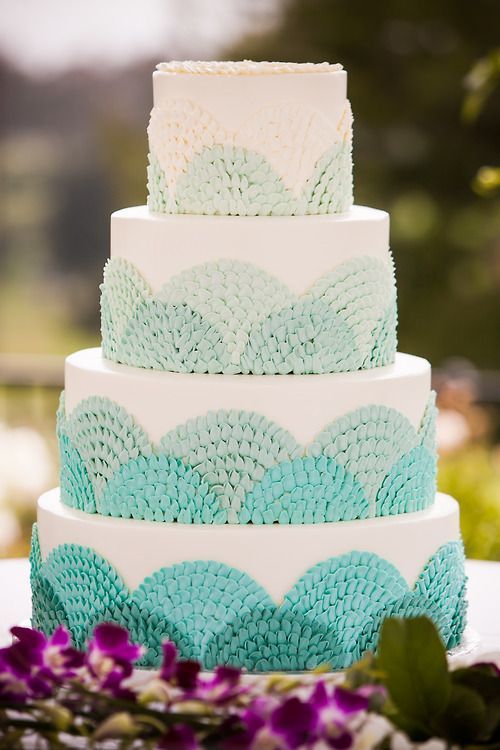 "Fantasy in Gradation: The Dreamy and Adorable 'Ombre Cake' Trend"にて紹介している画像