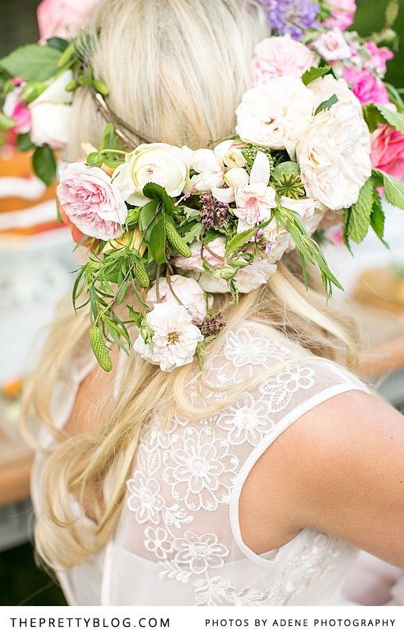 Cute Hairstyles Featuring Flowers ♡にて紹介している画像