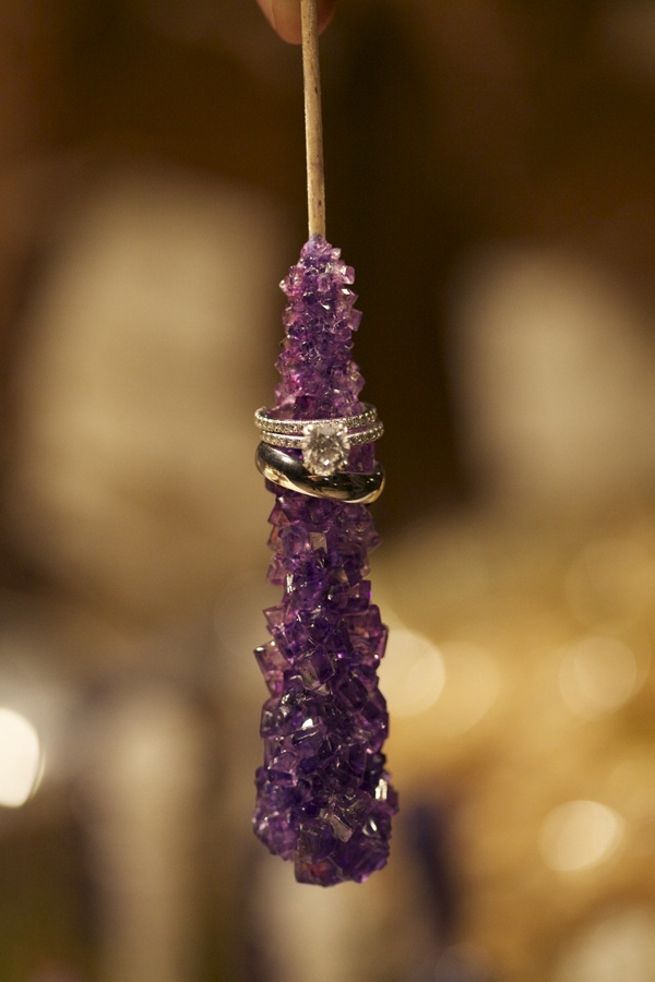 "Locking Hearts with Gem-like Rock Candy: Sparkling Magic Sticks That Shine!"にて紹介している画像