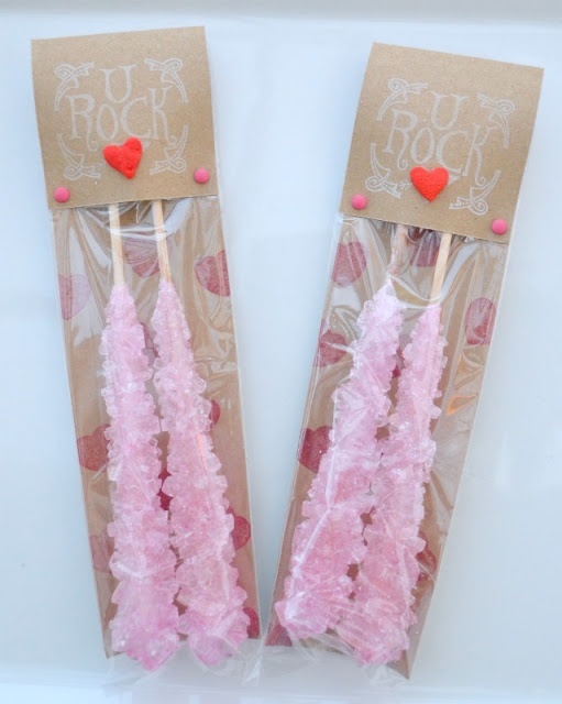"Locking Hearts with Gem-like Rock Candy: Sparkling Magic Sticks That Shine!"にて紹介している画像
