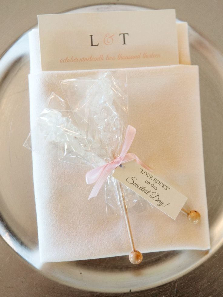 "Locking Hearts with Gem-like Rock Candy: Sparkling Magic Sticks That Shine!"にて紹介している画像