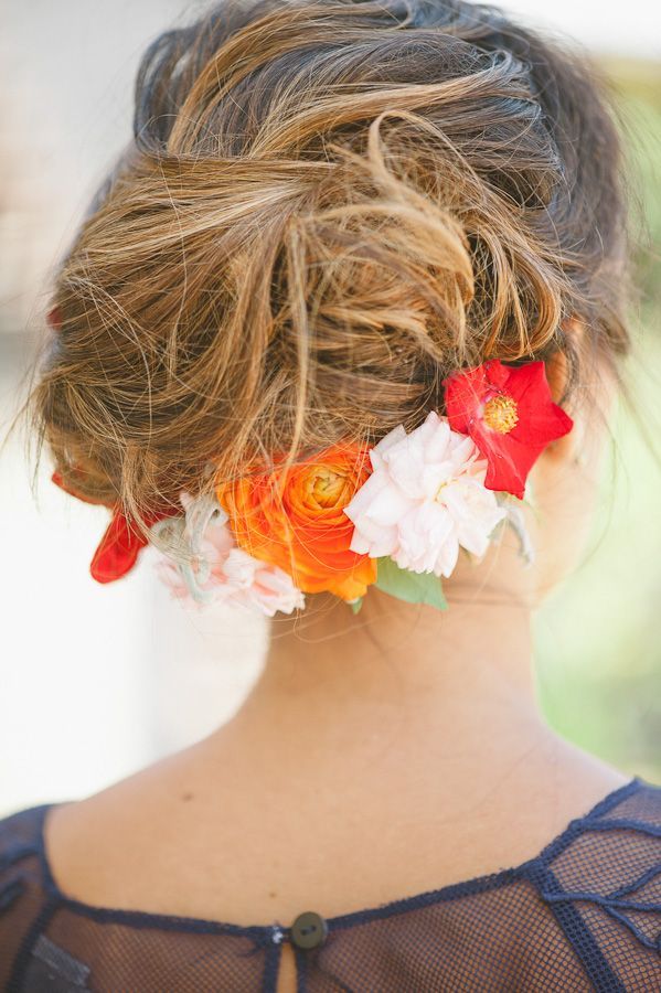 Cute Hairstyles Featuring Flowers ♡にて紹介している画像