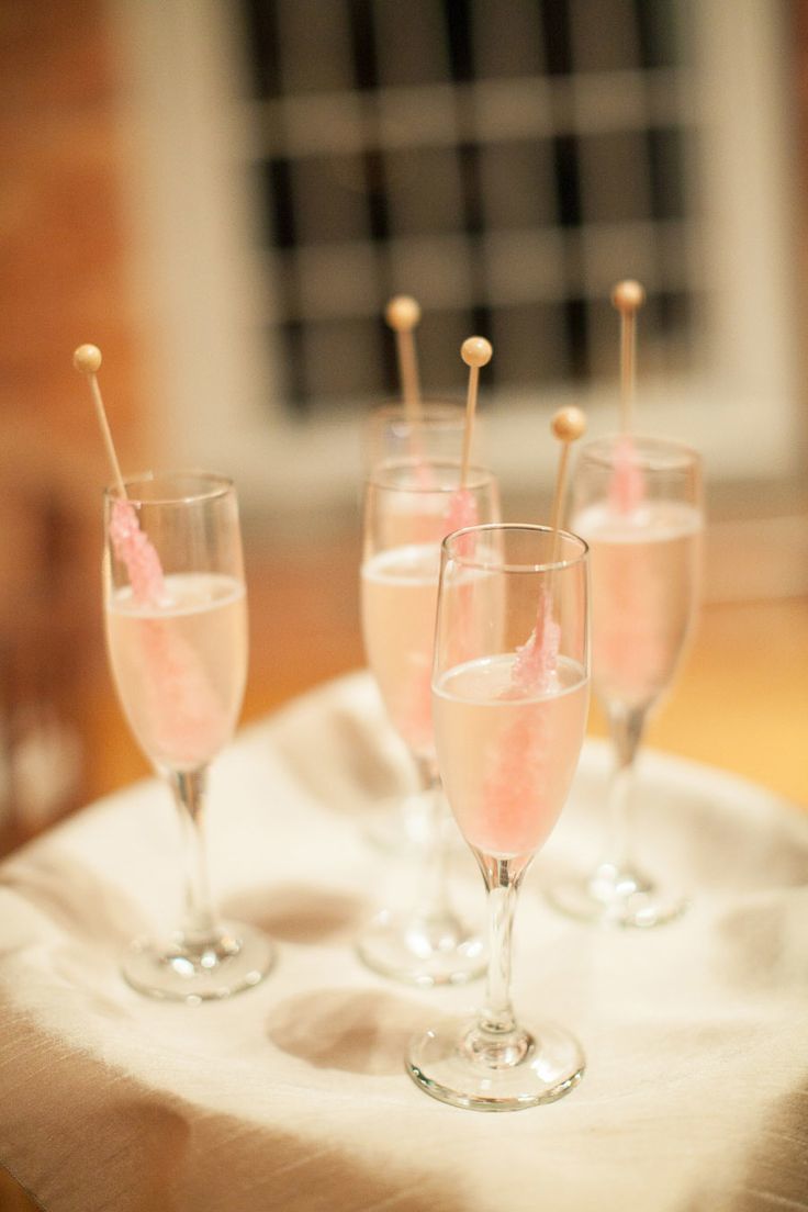 "Locking Hearts with Gem-like Rock Candy: Sparkling Magic Sticks That Shine!"にて紹介している画像