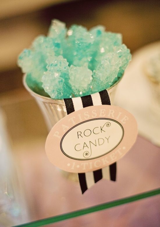 "Locking Hearts with Gem-like Rock Candy: Sparkling Magic Sticks That Shine!"にて紹介している画像