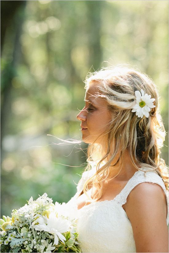 Charming Spring Wedding: Featuring Delicate Yellow and White "Margaret" Flowers as the Main Attraction ♡にて紹介している画像