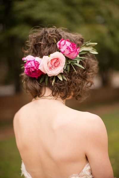 Cute Hairstyles Featuring Flowers ♡にて紹介している画像