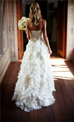 段々レースがかわいいドレスをあつめました。にて紹介している画像