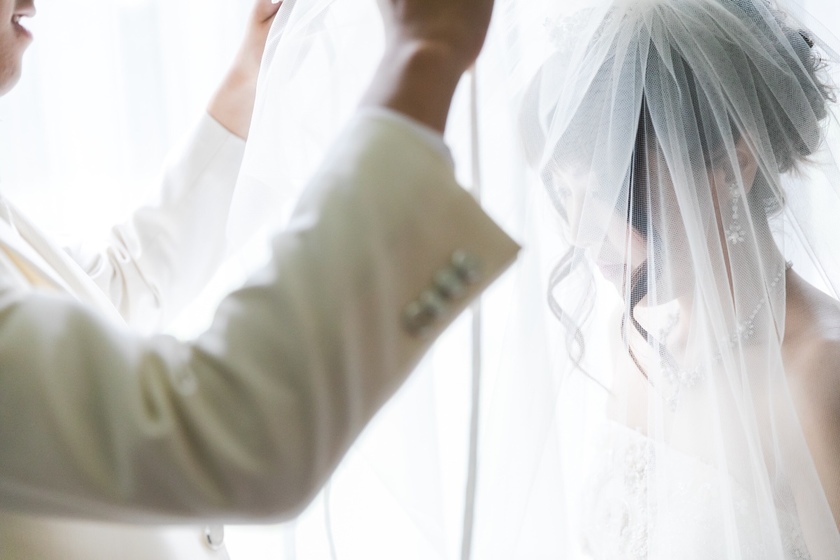 뭔가 이상했던 걸까...? 후회하고 싶지 않아서. 결혼식에서 베일을 올릴 때의 3가지 중요한 주의점*にて紹介している画像