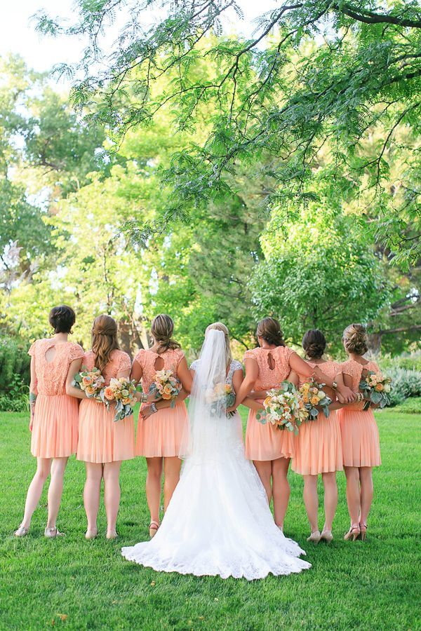 結婚式をもっと華やかに♡ウェディングドレスを引立てるブライズメイドの衣装紹介**にて紹介している画像