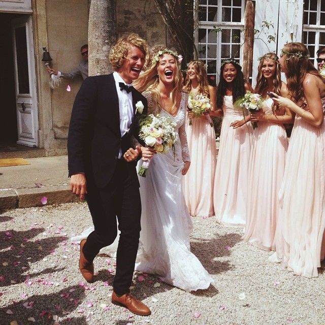 結婚式をもっと華やかに♡ウェディングドレスを引立てるブライズメイドの衣装紹介**にて紹介している画像