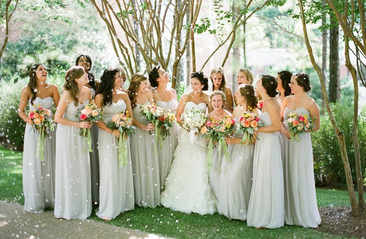 結婚式をもっと華やかに♡ウェディングドレスを引立てるブライズメイドの衣装紹介**にて紹介している画像