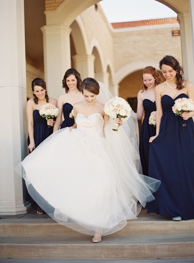 結婚式をもっと華やかに♡ウェディングドレスを引立てるブライズメイドの衣装紹介**にて紹介している画像