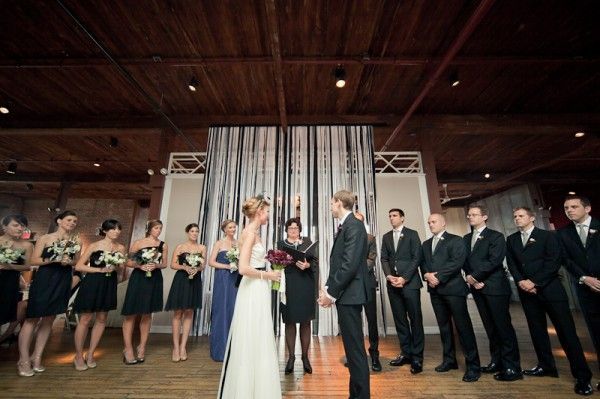 結婚式をもっと華やかに♡ウェディングドレスを引立てるブライズメイドの衣装紹介**にて紹介している画像