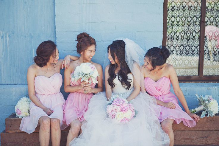 結婚式をもっと華やかに♡ウェディングドレスを引立てるブライズメイドの衣装紹介**にて紹介している画像