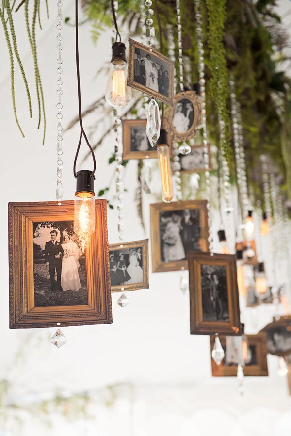 Creative Ways to Use Picture Frames: DIY Stylish Wedding Decor!にて紹介している画像