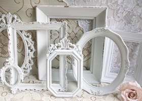 ピクチャーフレームをDIYしてウェデング小物を作ろう！ピクチャーフレーム（額縁）をウェルカムボード、テーブルナンバー、写真立て、フォトプロップス（撮影小物）として結婚式で活用させるアイディアをご紹介＊