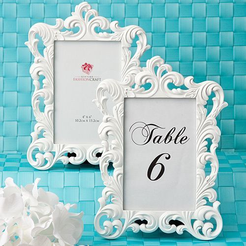 Creative Ways to Use Picture Frames: DIY Stylish Wedding Decor!にて紹介している画像