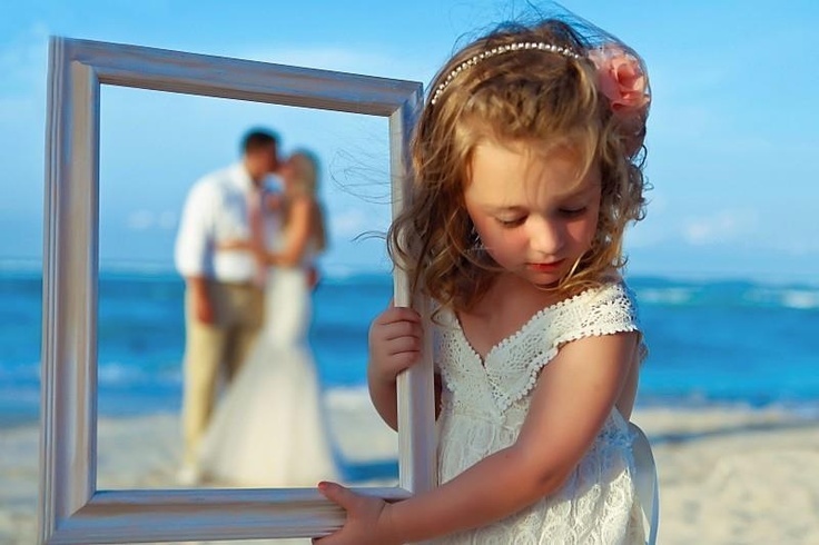 Creative Ways to Use Picture Frames: DIY Stylish Wedding Decor!にて紹介している画像