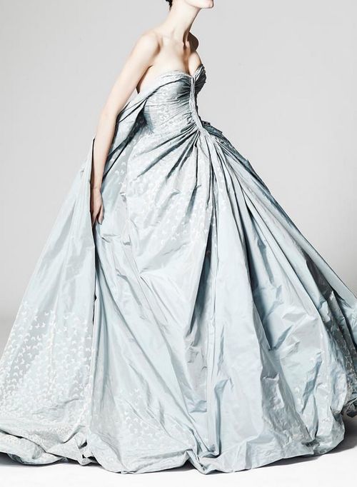 Exquisite Glamour in a Colorful Ball Gown! Captivating Dress Looks Just Like a Dreamy Ballroom Experience♡にて紹介している画像
