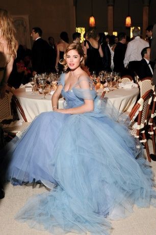 Exquisite Glamour in a Colorful Ball Gown! Captivating Dress Looks Just Like a Dreamy Ballroom Experience♡にて紹介している画像