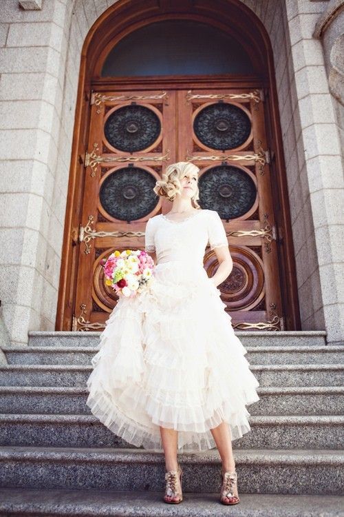 段々レースがかわいいドレスをあつめました。にて紹介している画像