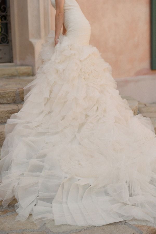 段々レースがかわいいドレスをあつめました。にて紹介している画像