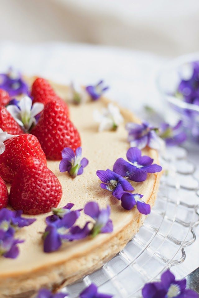 Botanical x Food: A Delightful Meal Adorned with Vibrant Flowers!にて紹介している画像