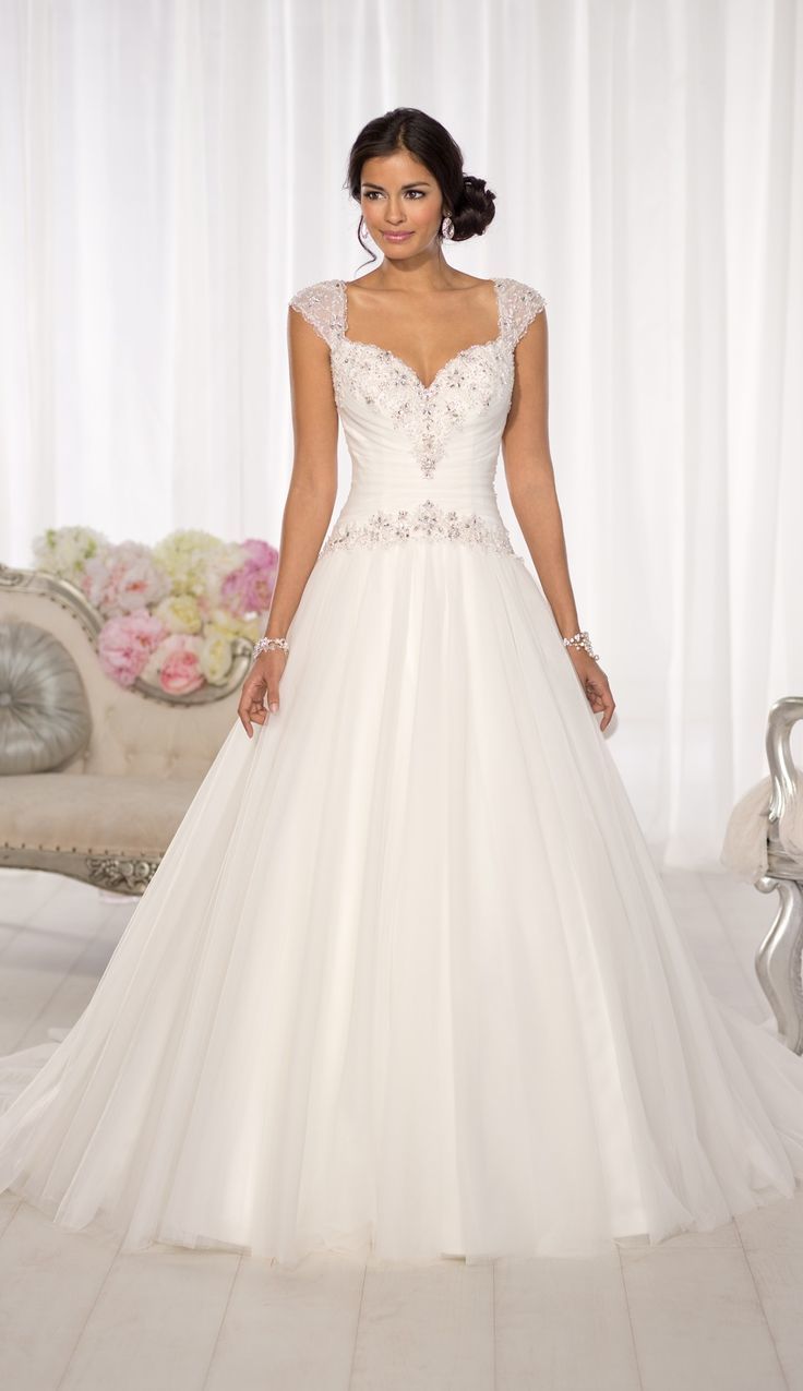 Dreamy Princess: How to Choose an Exotic and Sexy Jasmine-Inspired Wedding Dress ♡にて紹介している画像