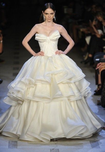 "Zac Posen's Gift for Ordinary Girls: Special Dresses to Feel Like a Celebrity ♡"にて紹介している画像