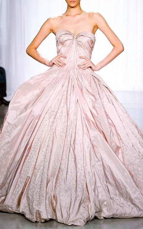 "Zac Posen's Gift for Ordinary Girls: Special Dresses to Feel Like a Celebrity ♡"にて紹介している画像