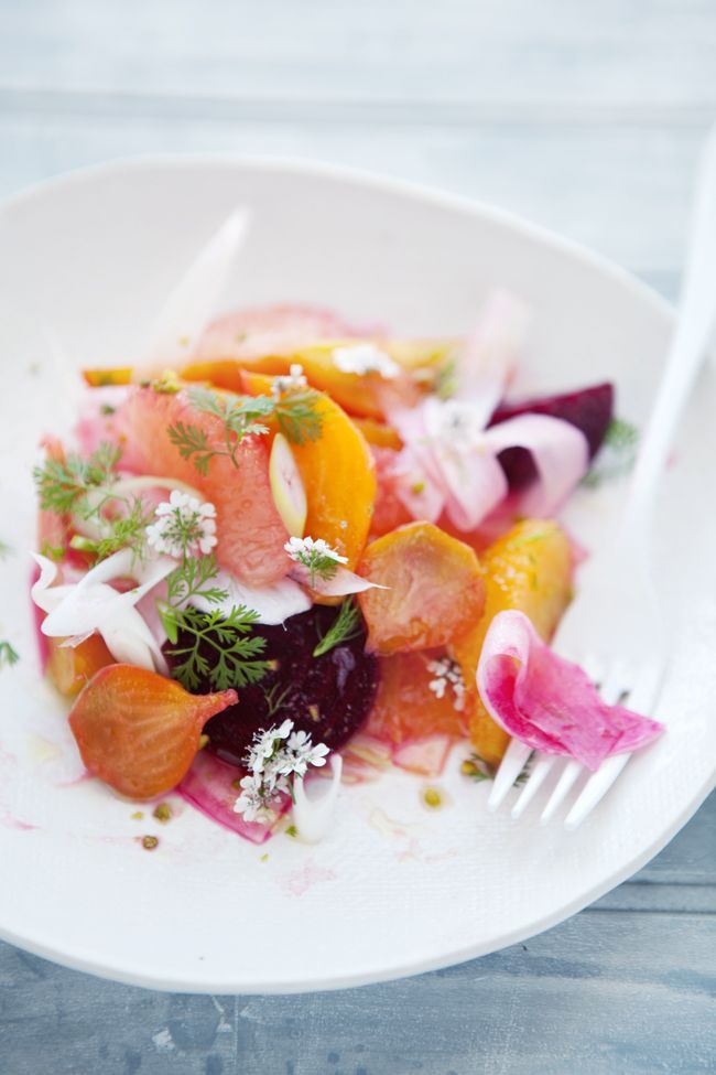 Botanical x Food: A Delightful Meal Adorned with Vibrant Flowers!にて紹介している画像