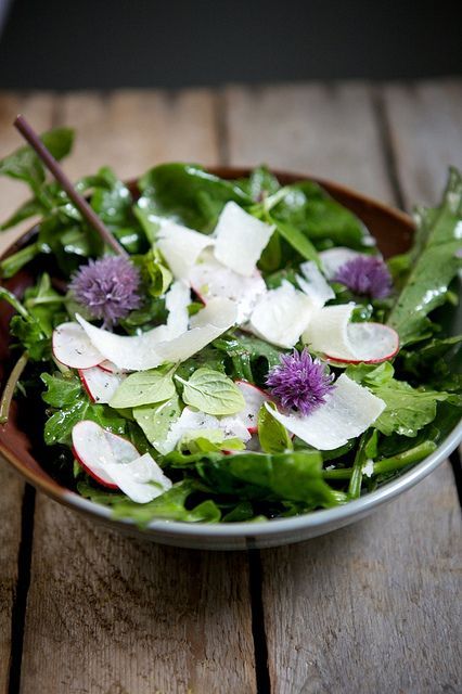 Botanical x Food: A Delightful Meal Adorned with Vibrant Flowers!にて紹介している画像